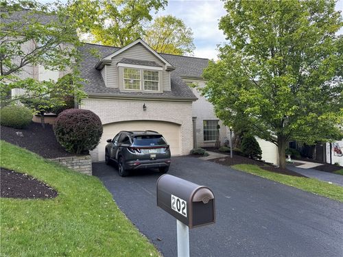 202 Parkview Dr, Pleasant Hills, PA, 15236-4574 | Card Image