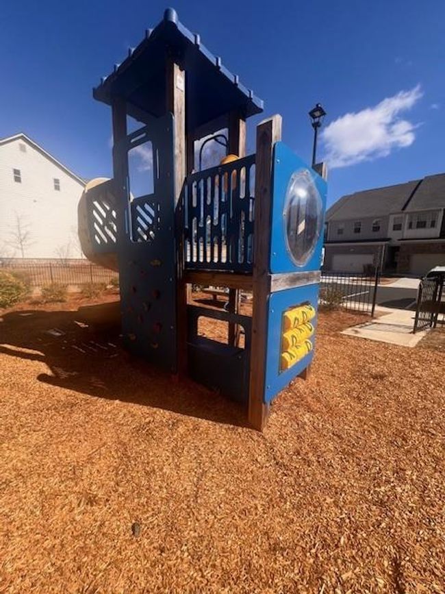 1935 Manor Pointe Dr, Condo with 3 bedrooms, 3 bathrooms and null parking in Cumming GA | Image 61