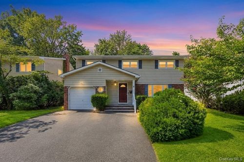 5 Cathy Ln, Great Neck, NY, 11024-1702 | Card Image