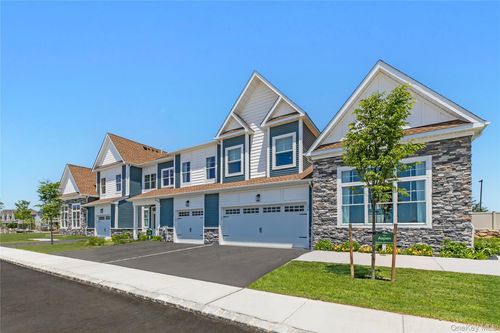 94-3 Juniper Ln, Yaphank, NY, 11980-2653 | Card Image