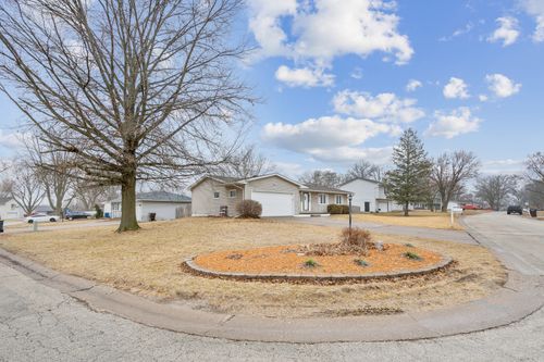 205 Park Lane Cir, Eldridge, IA, 52748-9668 | Card Image