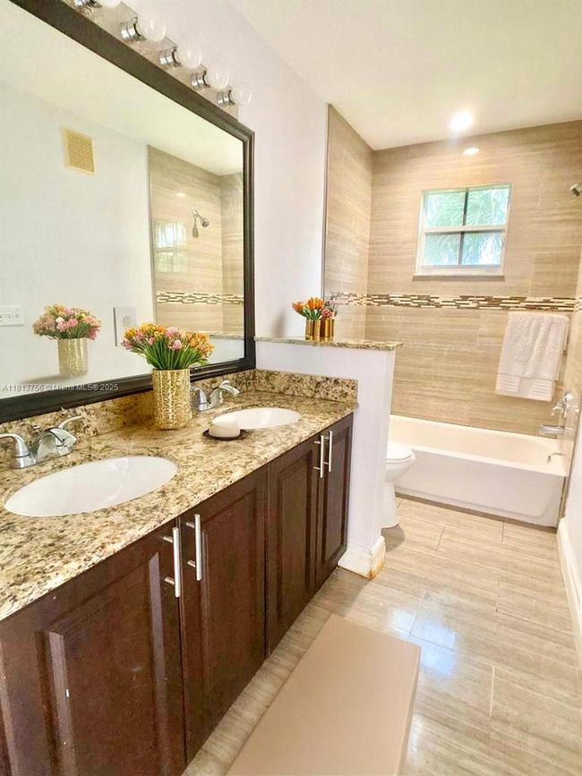 12115 Sw 5 Th Ct, Townhouse with 3 bedrooms, 3 bathrooms and null parking in Pembroke Pines FL | Image 5