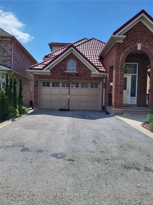 800 Colter St, Newmarket, ON, L3X2V2 | Card Image