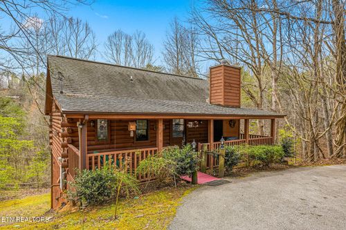 1645 S Mountain View Rd, Sevierville, TN, 37876-7414 | Card Image