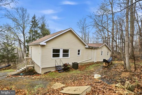 842 Valley View Rd, HARPERS FERRY, WV, 25425-6841 | Card Image