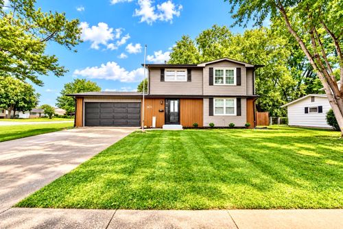 2822 S Hampton Dr, Bettendorf, IA, 52722-2640 | Card Image
