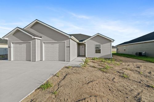 1200 Harbor Dr, Salina, KS, 67401-2894 | Card Image