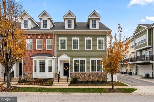 5810 Lois Ln, ELLICOTT CITY, MD, 21043-7513 | Card Image