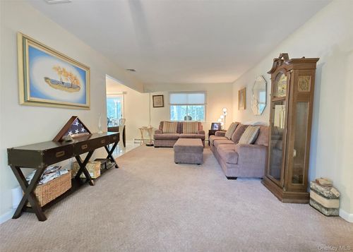 3 Ross Ct, Manorville, NY, 11949-2821 | Card Image