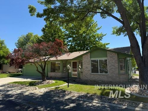 8372 W Willowcourt Dr, Garden City, ID, 83714-1677 | Card Image