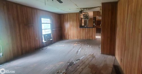509 Smith St, Woodburn, IA, 50275-8104 | Card Image