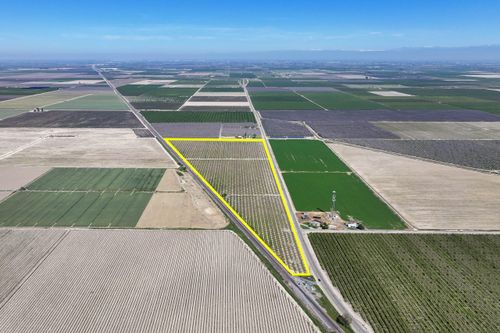 91 E Harlan Ave, Laton, CA, 93242-9754 | Card Image