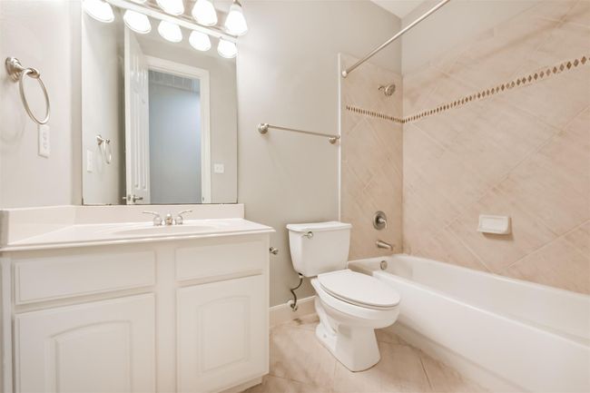 Bathroom 1 | Image 12