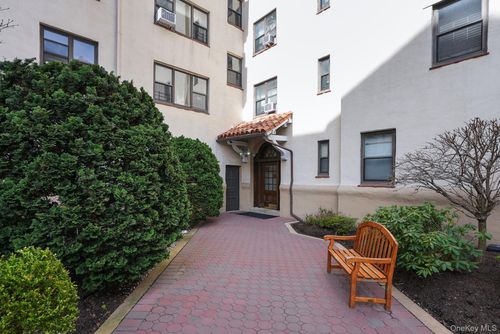 apt-4l-17 N Chatsworth Ave, Larchmont, NY, 10538-2136 | Card Image