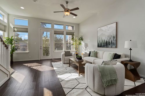 2104 N Saint Marys St, San Antonio, TX, 78212-4139 | Card Image