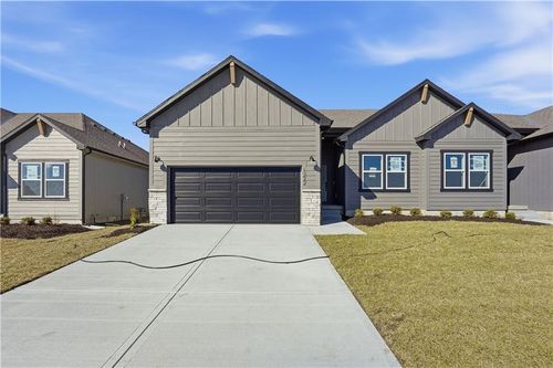 1222 Sw Windbrook Dr, Lee's Summit, MO, 64082 | Card Image