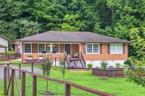 8 Taylor Rd, Helen, GA, 30545-2300 | Card Image