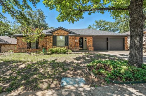 1630 Post Oak Dr, Bedford, TX, 76021-3433 | Card Image
