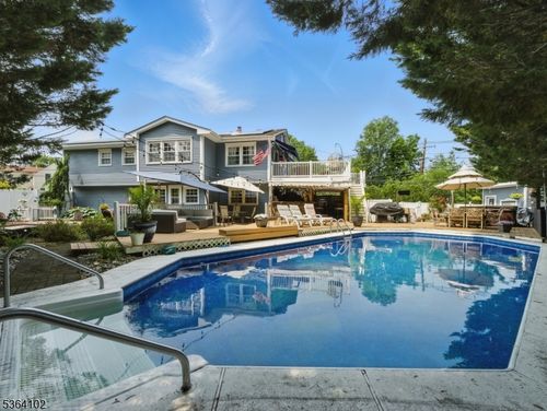 31 Howland Cir, West Caldwell, NJ, 07006-7451 | Card Image