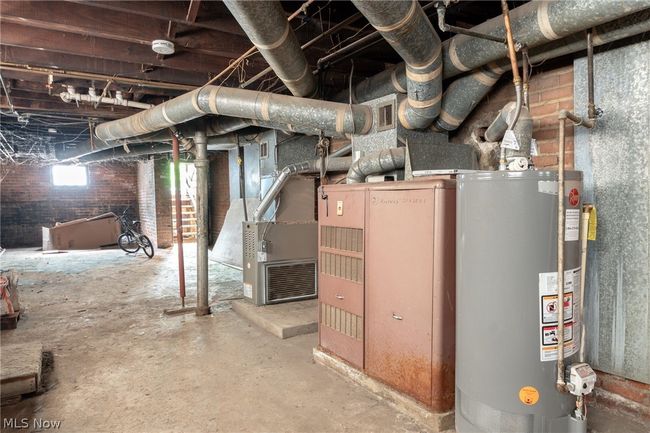 Utility room with water heater | Image 29