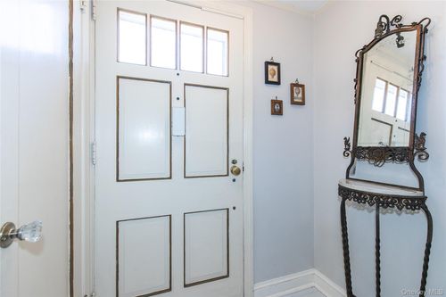 8 Plymouth Rd, Great Neck, NY, 11023-2308 | Card Image