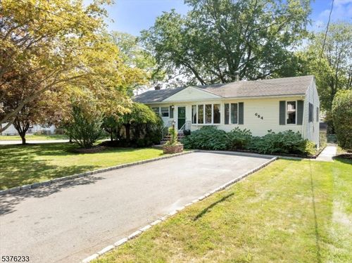 654 E Woodbridge Ave, Avenel, NJ, 07001-1532 | Card Image