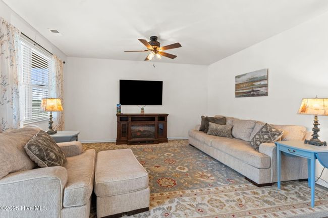 living room 2 | Image 6