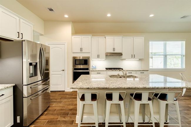 203 Bentwater Ln, House other with 4 bedrooms, 2 bathrooms and 2 parking in Clute TX | Image 10
