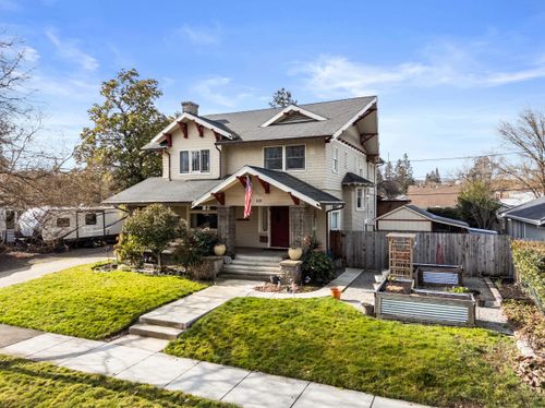 610 S Holly St, Medford, OR, 97501-3639 | Card Image