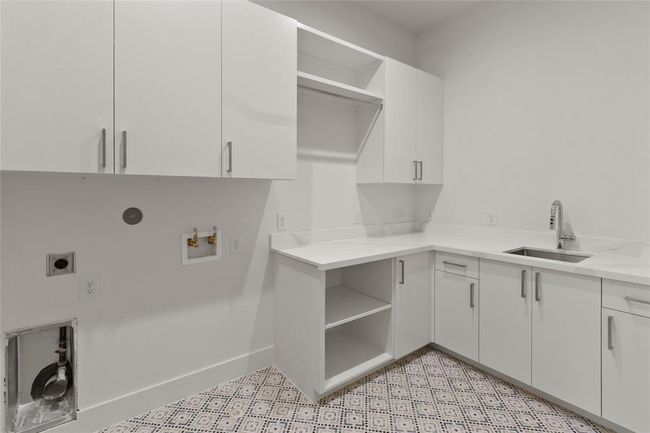 Laundry room with sink | Image 21