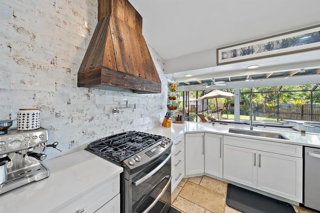 556 Sw Rustic Cir, House other with 3 bedrooms, 2 bathrooms and null parking in Stuart FL | Image 20