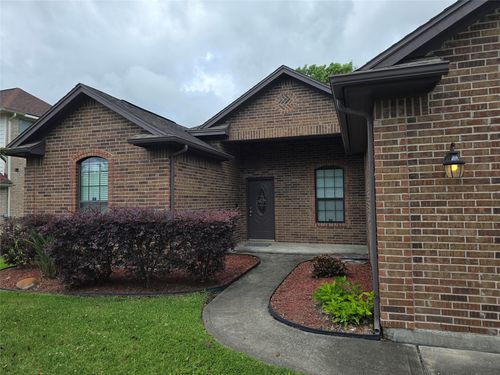 5118 Bayou Dr, Dickinson, TX, 77539-6561 | Card Image