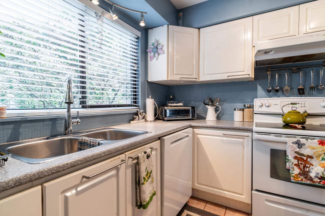 6736 Kneale Place, Townhouse with 3 bedrooms, 1 bathrooms and 1 parking in Burnaby BC | Image 8