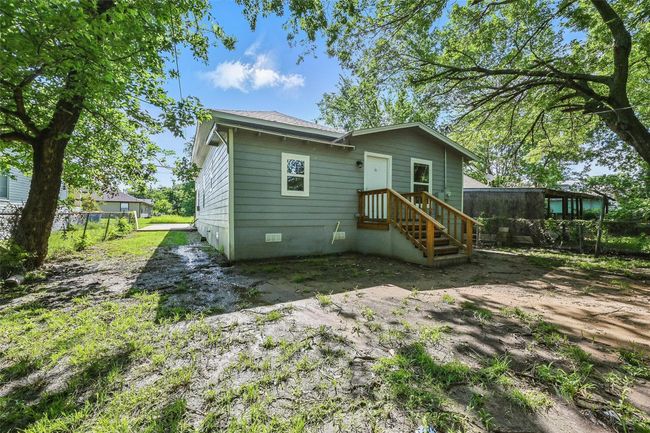 906 S Willow St, House other with 3 bedrooms, 2 bathrooms and null parking in Sherman TX | Image 33