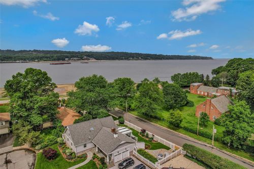 6 Laurel Way, Sea Cliff, NY, 11579-1941 | Card Image
