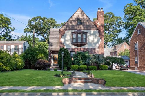 15 Parkwold Drive W, Hempstead, NY, 11580 | Card Image