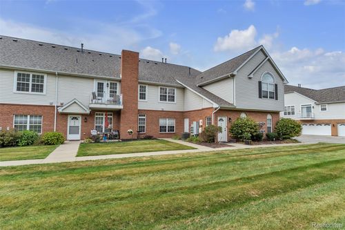 592 Olde English Cir, Howell, MI, 48855-7734 | Card Image