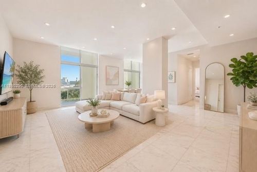 ph-16-2001 Meridian Ave, Miami Beach, FL, 33139-1553 | Card Image