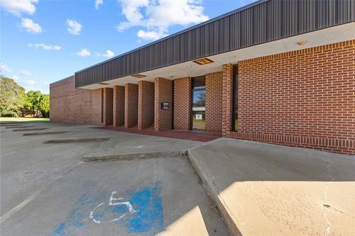 222 W Tom Stafford St, Weatherford, OK, 73096-4845 | Card Image