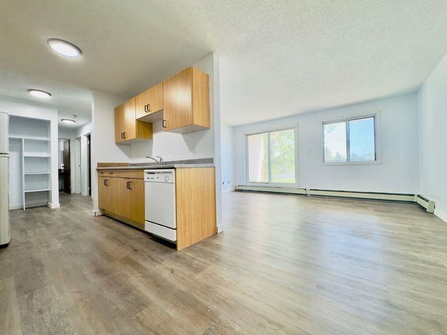 302 - 85 Foxbend Crescent N, Condo with 2 bedrooms, 1 bathrooms and 1 parking in Lethbridge AB | Image 4