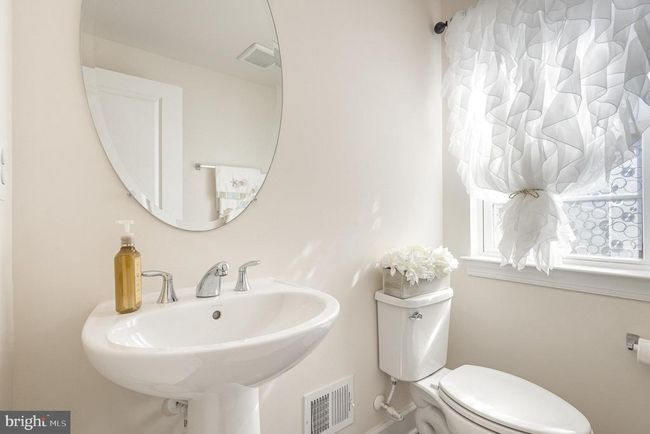 10537 Hinton Way, Townhouse with 4 bedrooms, 4 bathrooms and null parking in MANASSAS VA | Image 19