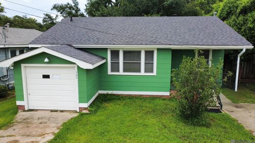 524 8th St, Port Allen, LA, 70767-2318 | Card Image