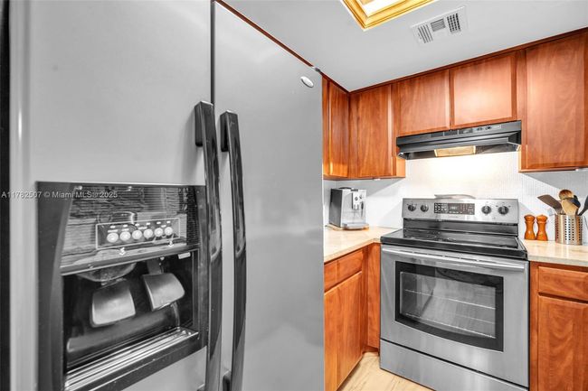 2133 Champions Way, Townhouse with 2 bedrooms, 2 bathrooms and null parking in North Lauderdale FL | Image 8