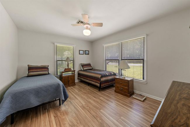386 W Main St, House other with 3 bedrooms, 2 bathrooms and null parking in Elm Mott TX | Image 8