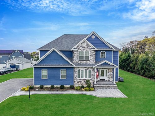60 Parsnip Pond Rd, Lake Grove, NY, 11755-2222 | Card Image