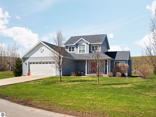 7031 Applewood Dr, Charlevoix, MI, 49720-2600 | Card Image