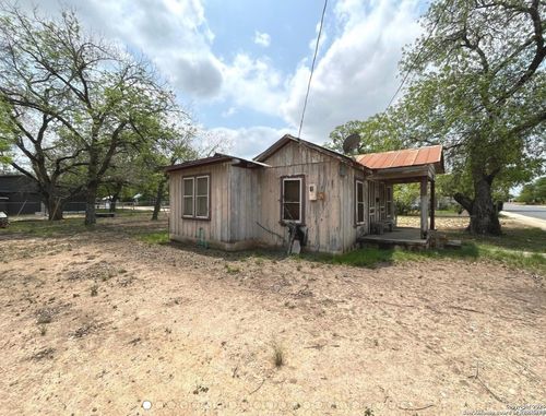 1815 14th St, Hondo, TX, 78861-1211 | Card Image