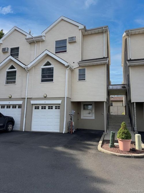 3-3 Prospect Gdns, Spring Valley, NY, 10977-7354 | Card Image