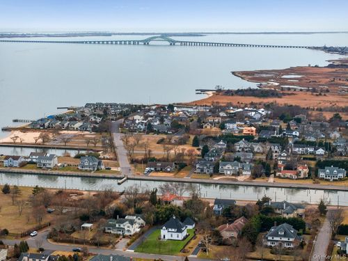 33 S Windsor Ave, Brightwaters, NY, 11718-1504 | Card Image