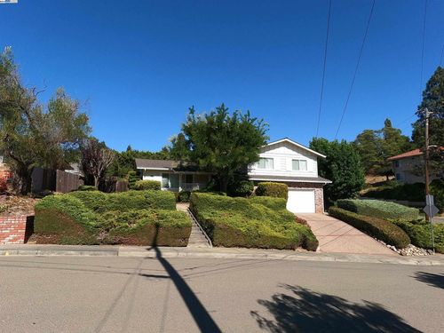 16998 Lamont Ct, Castro Valley, CA, 94546-1032 | Card Image